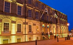 Holiday Inn Express Edinburgh 3*