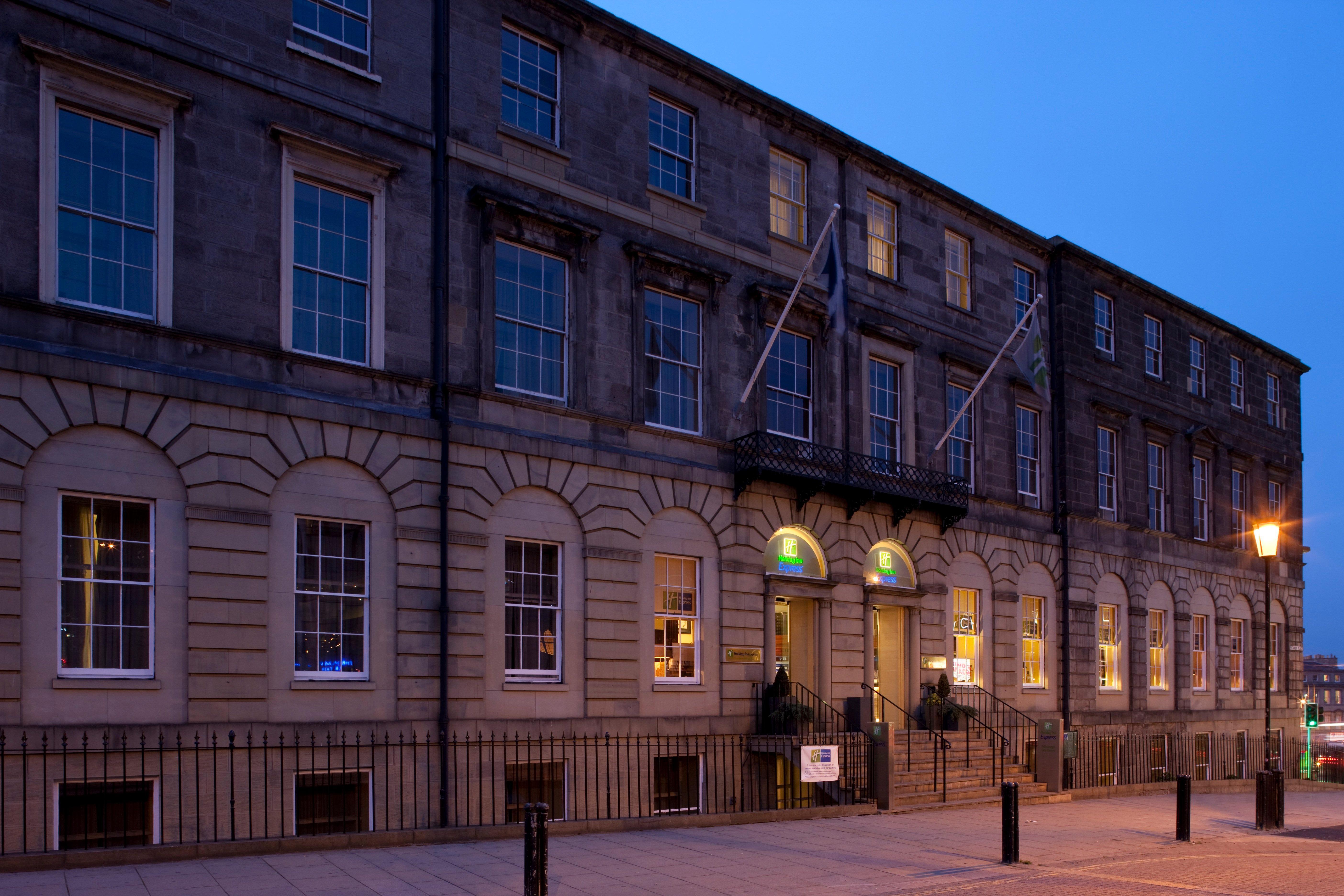 Holiday Inn Express Edinburgh City Centre, An Ihg Hotel Exterior photo